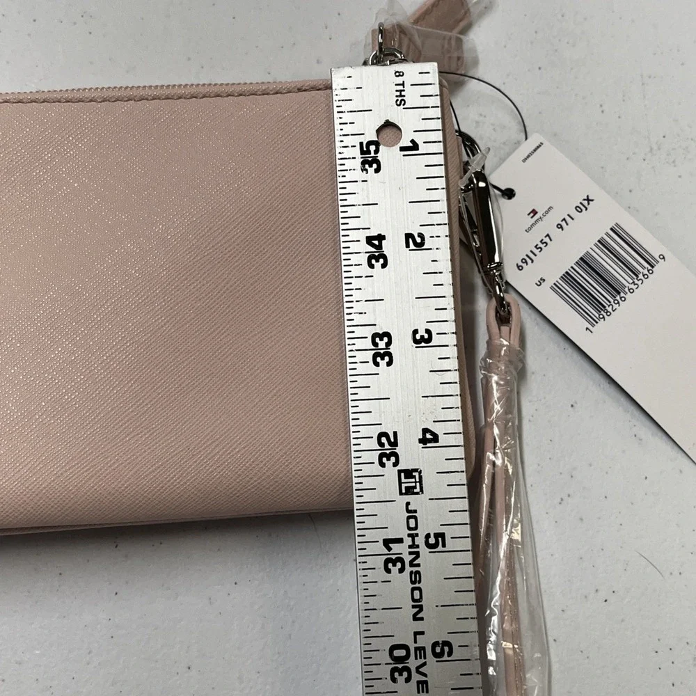 Tommy Hilfiger Wristlet Wallet Pink Faux Leather  3 Compartment Clutch Preppy‎